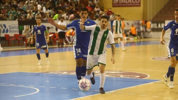 El Córdoba Patrimonio empata (6-6) ante el Betis en el partido de presentación en Vista Alegre