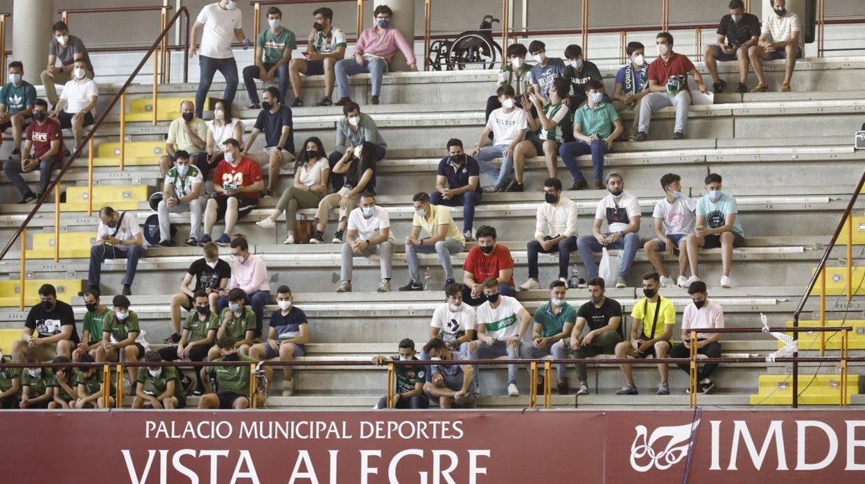 La grada de Vista Alegre, en un partido del Córdoba Patrimonio de fútbol sala