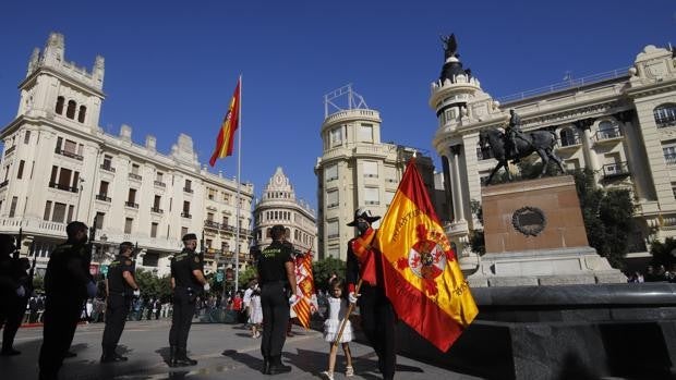 Las Tendillas de Córdoba estalla al grito de «¡Viva la Guardia Civil! ¡Viva España!»