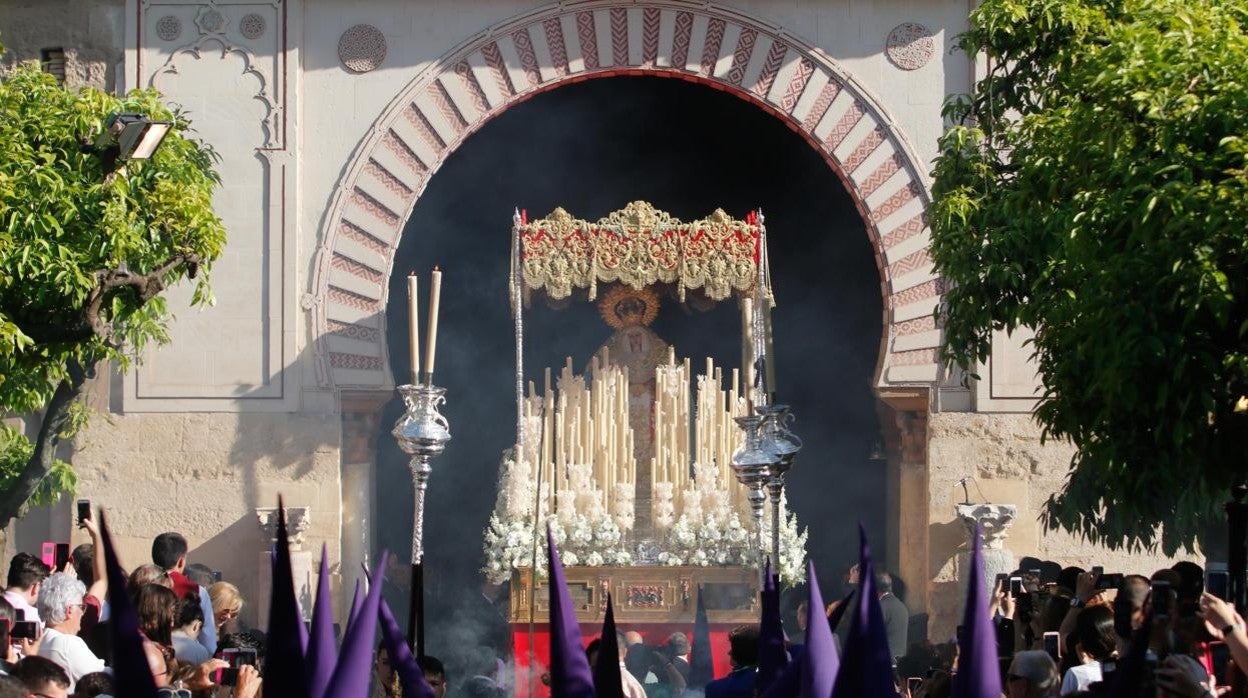 La Virgen de la Salud, a su salida de la Catedral el Martes Santo de 2019