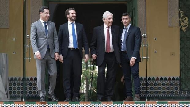 Vargas Llosa retira su apoyo a Ciudadanos y anuncia su voto al PP de Pablo Casado