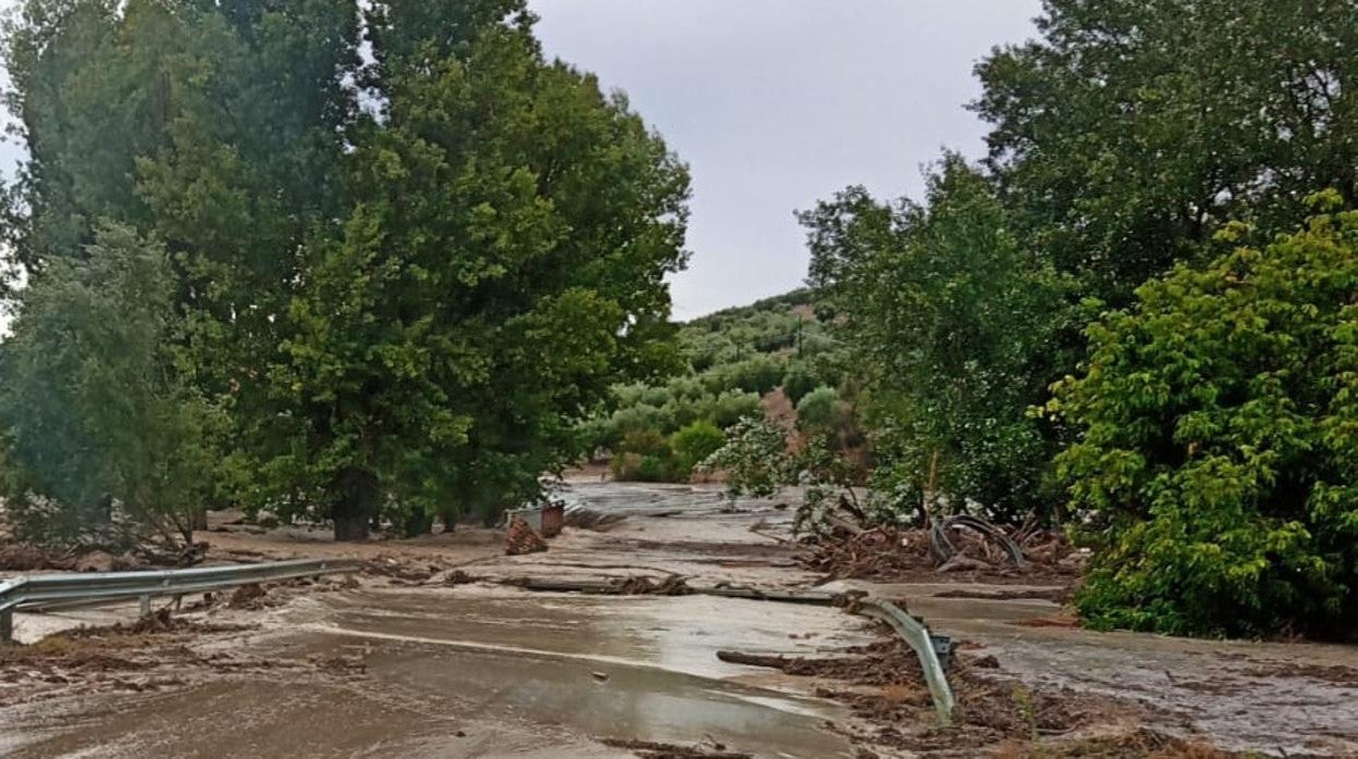 Uno de los caminos destrozados en los alrededores tras la tromba de agua del pasado 21 de septiembre