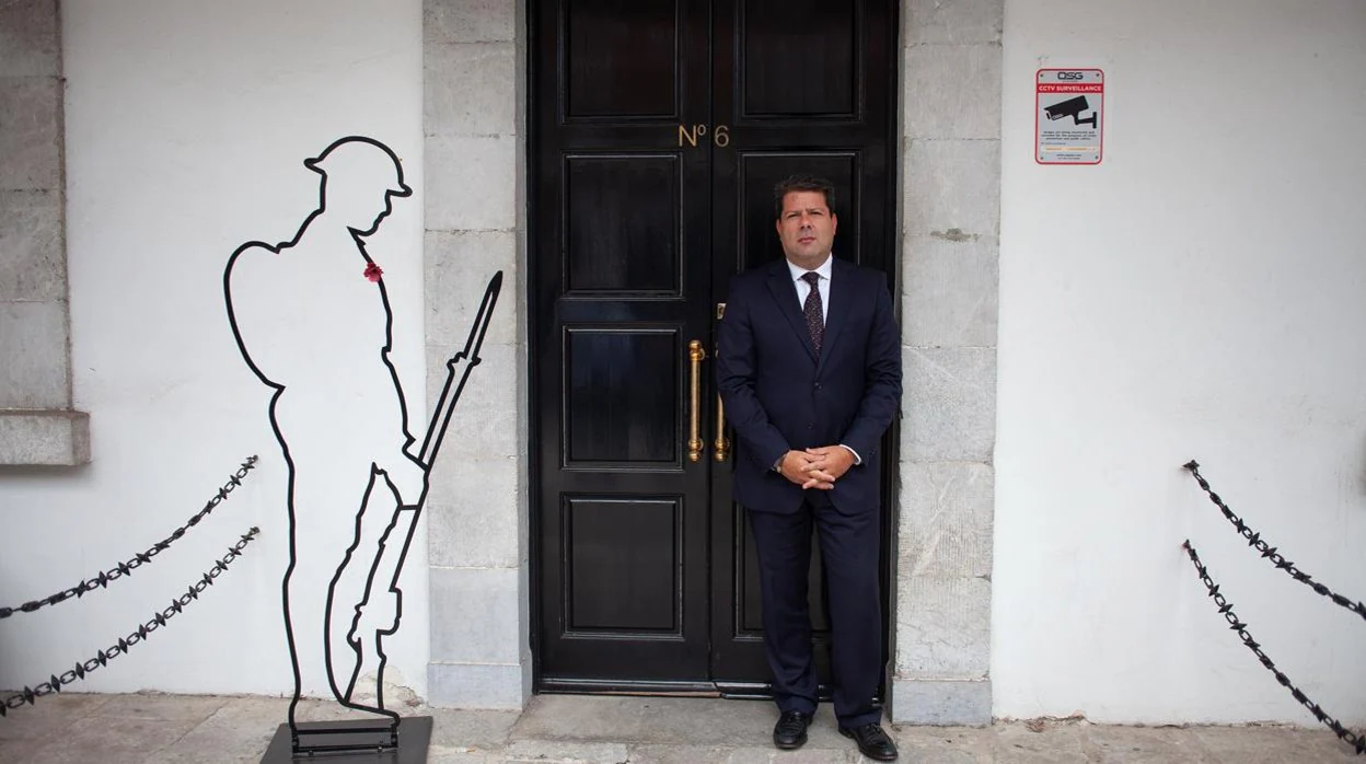 Fabian Picardo, ante la sede del Gobierno de Gibraltar