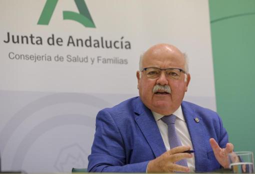 El consejero de Salud, Jesús Aguirre