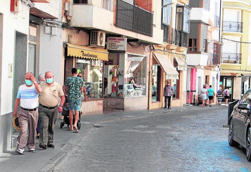 Una calle comercial en Montilla