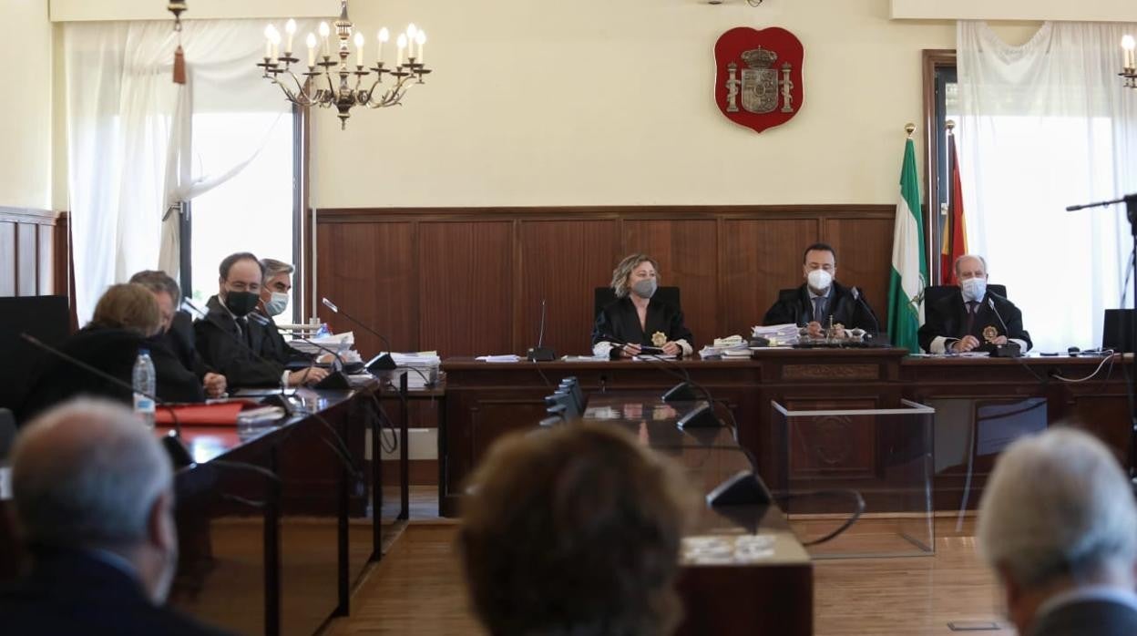 Primera sesión del cuarto juicio que se celebra en la Audiencia de Sevilla por la macrocausa de corrupción de Invercaria