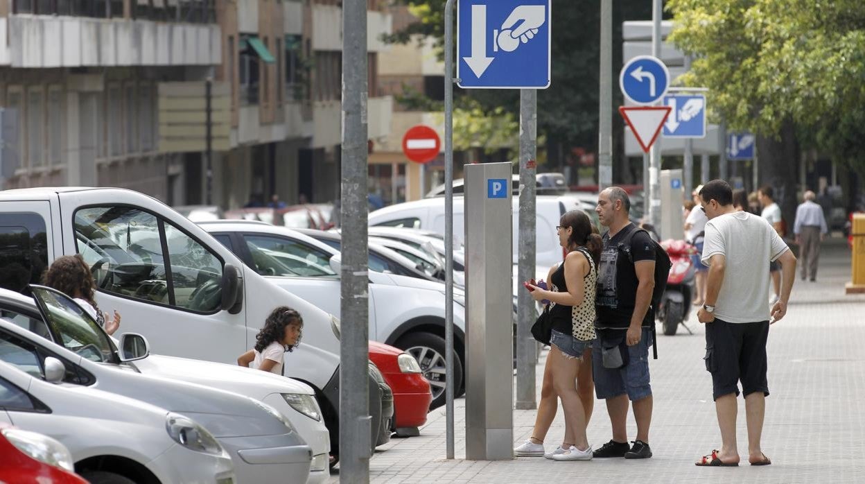 Zona azul en la avenida de Vallellano