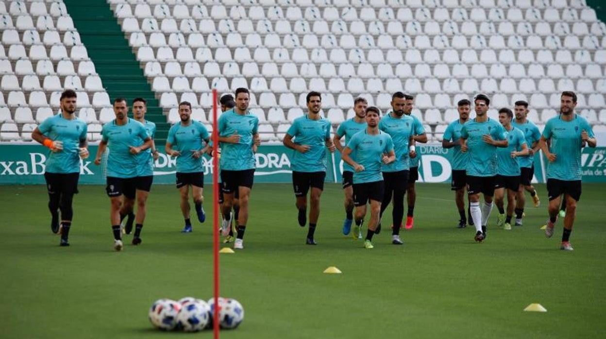 Entrenamiento de la primera plantilla del Córdoba sobre El Arcángel