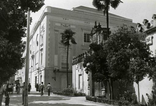 Exterior del Gran Teatro de Córdoba en la década de 1980