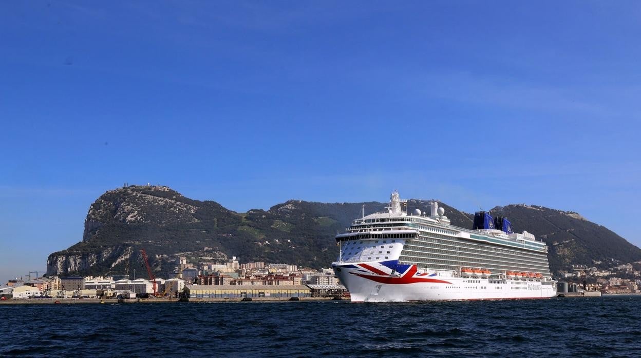 Imagen de uno de los cruceros que hace escala en el puerto de Gibraltar