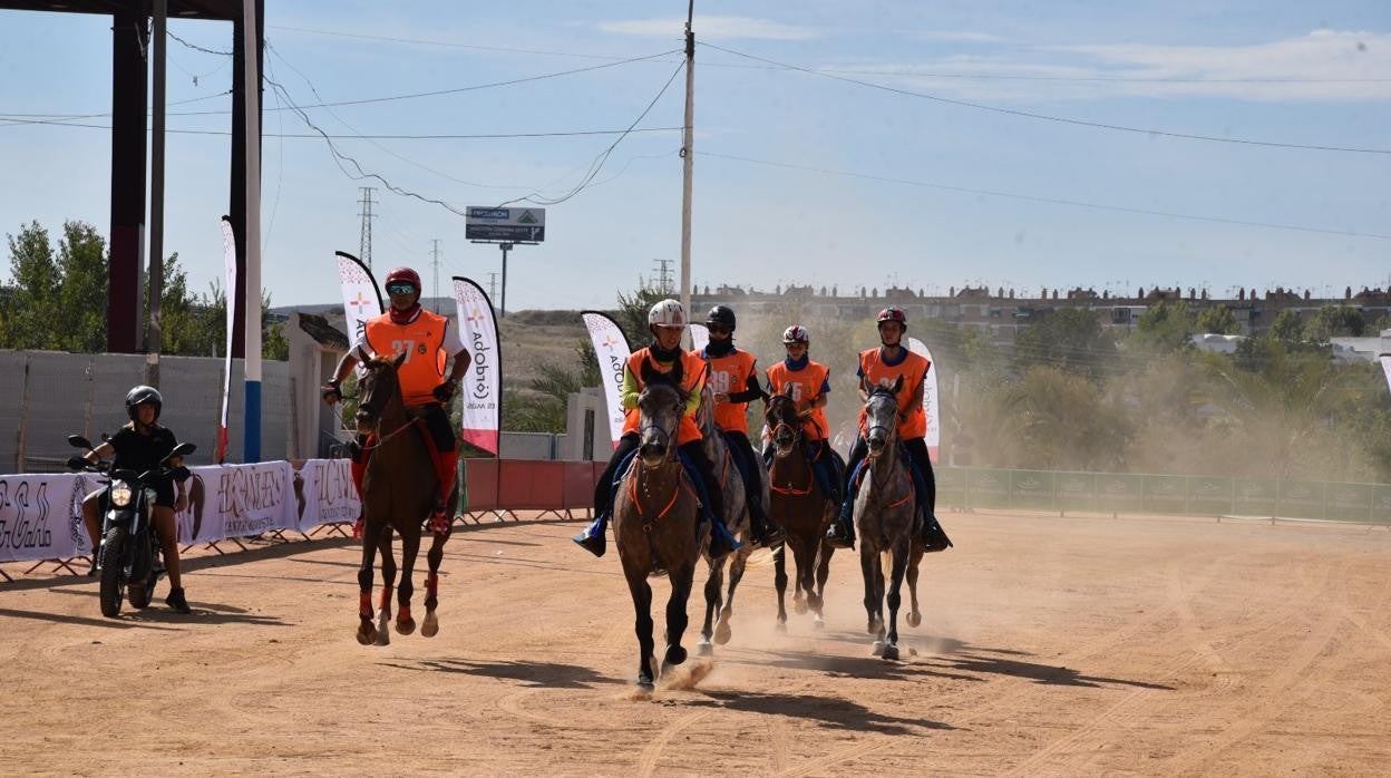 Participantes del Raid de Córdoba Bahrain Victorious, el sábado, en el Arenal