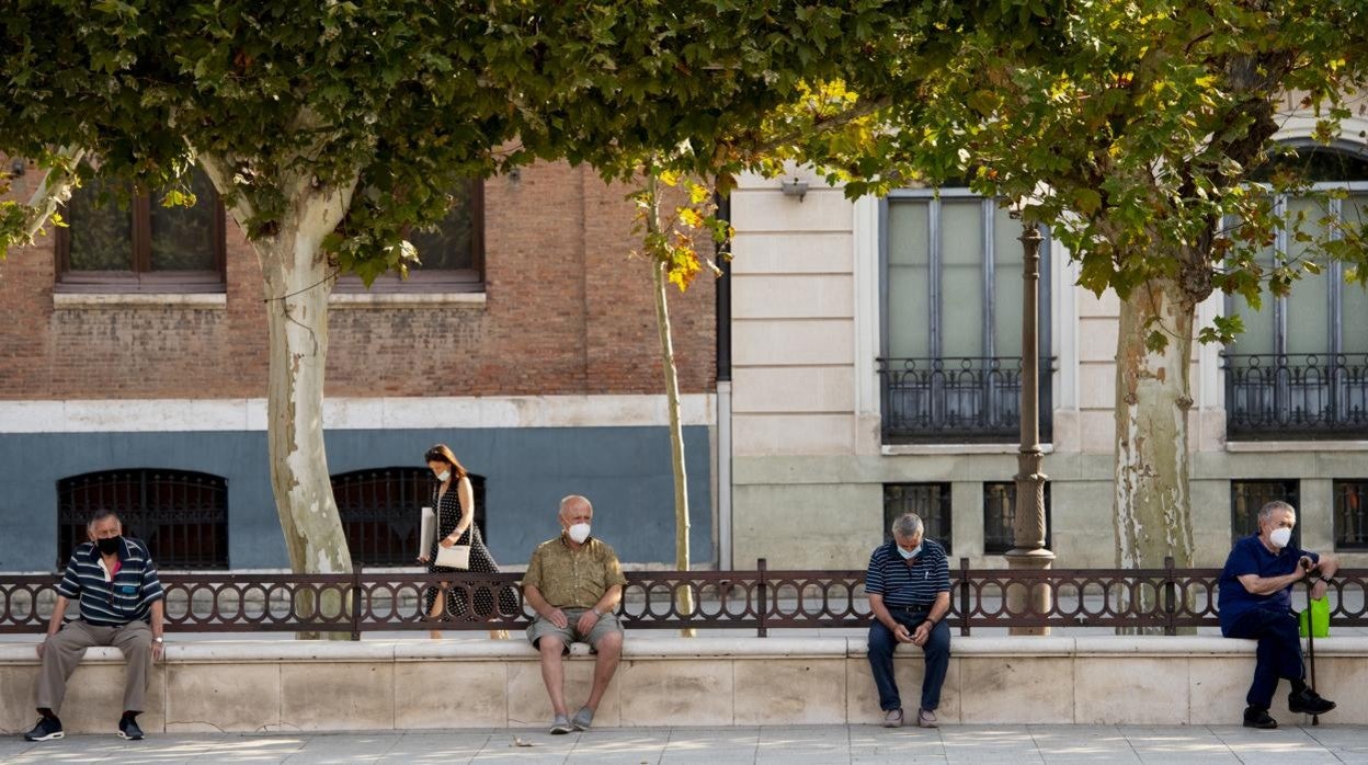 Personas mayores en un parque