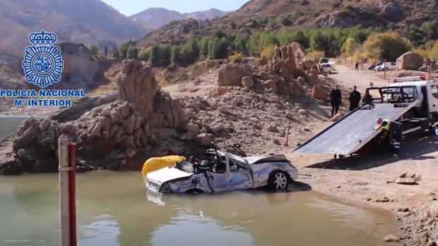 Hallan muerto en su coche sumergido en un pantano de Granada a un hombre desaparecido hace dos semanas