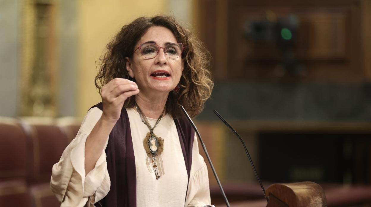 La ministra de Hacienda, María Jesús Montero, durante una sesión en el Congreso de los Diputados