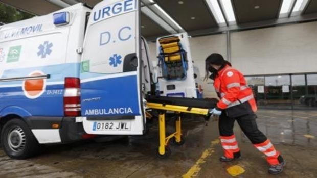 Accidente Córdoba | Herido un joven tras ser atropellado en la avenida de Libia en Córdoba