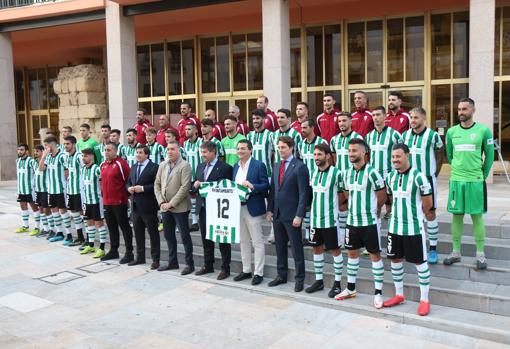 Foto de familia del Córdoba CF en Capitulares