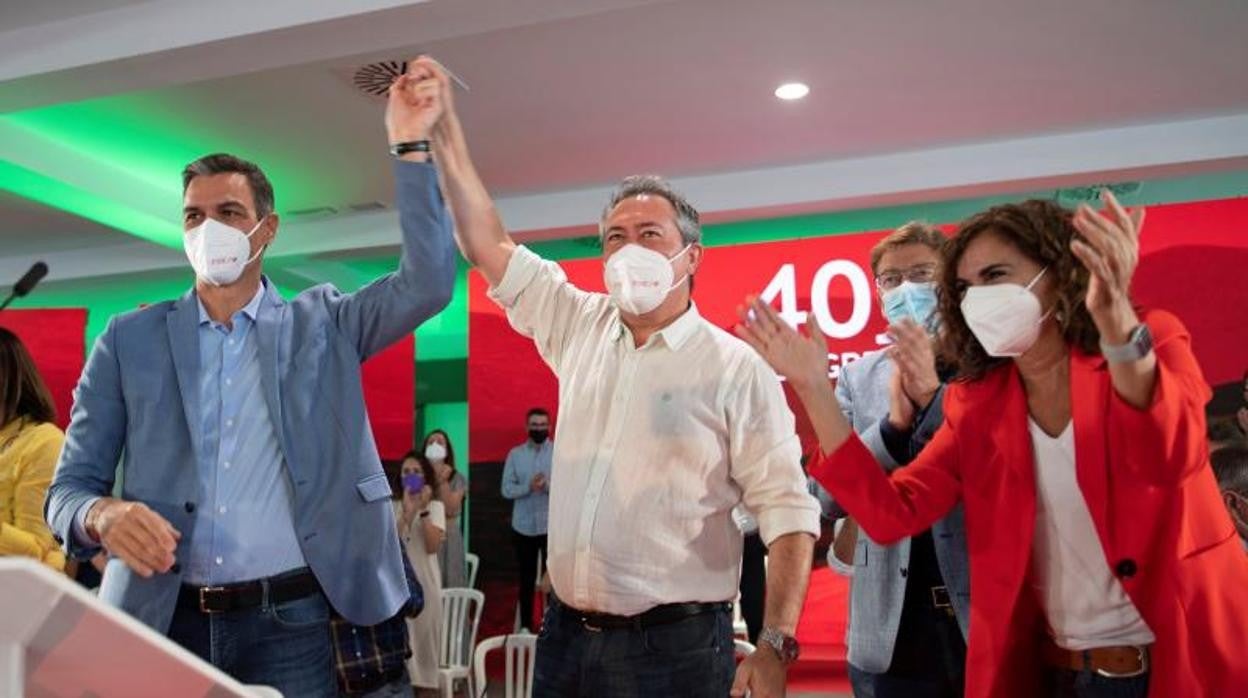 Juan Espadas junto a Pedro Sánchez, María Jesús Montero y Ximo Puig en el Congreso Federal del PSOE