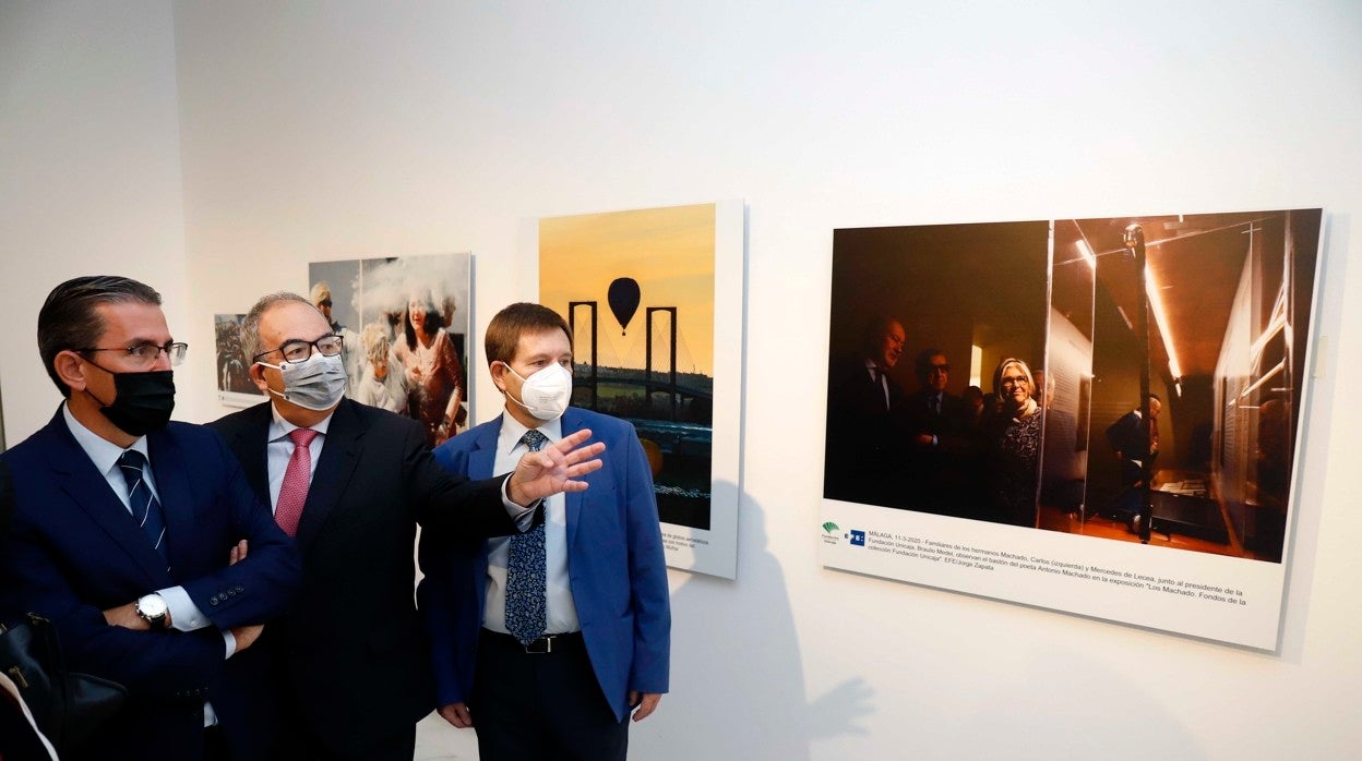 Sergio Corral, Salvador Ruiz y Juan Manuel de Lara, en la inauguración de la muestra