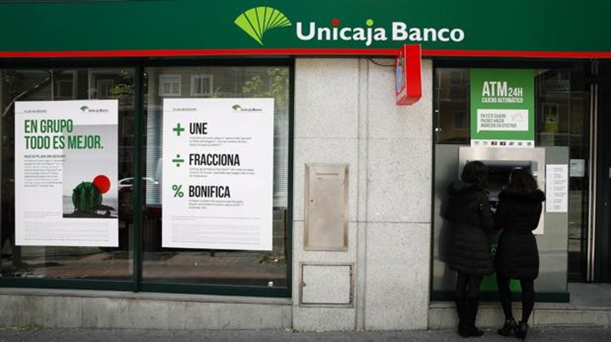 El banco tiene previsto cerrar 395 oficinas