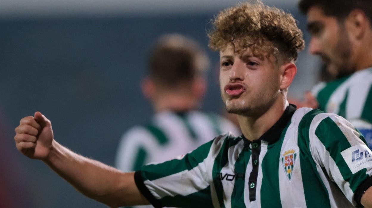 El extremo del Córdoba, Simo Bouzaidi, celebra el gol del triunfo ante el Xerez CD