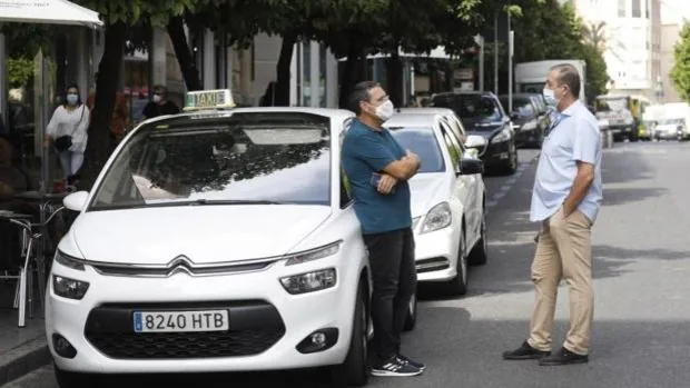 Los taxistas de Córdoba plantean por primera vez una tarifa fija al aeropuerto y el tanatorio de la Fuensanta