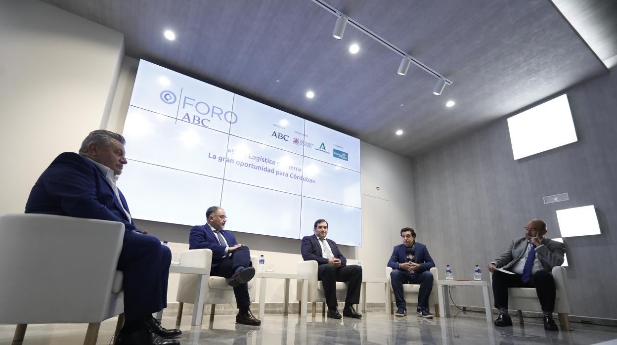 Un momento de la mesa redonda sobre el impacto en la economía de la Base Logística