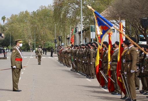 El jefe del Estado Mayor del Ejército de Tierra, ha presidido hoy la jura de bandera en Córdoba