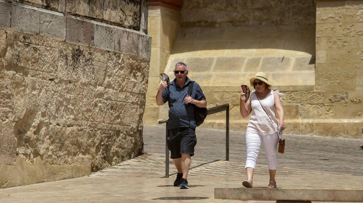 Turistas bajo las altas temperaturas de Córdoba R.Carmona