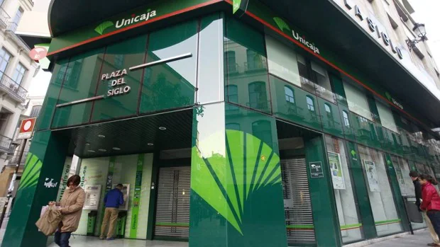 El ERE de Unicaja Banco prevé despedir a 354 empleados en Andalucía y cerrar 36 oficinas