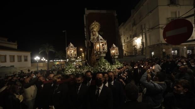 Emotivo rosario por las calles de Santa María