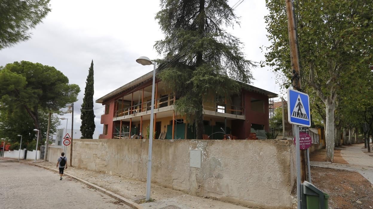 Chalé del número 17 de la avenida de la Arruzafa, uno de los últimos en transformarse en alojamiento