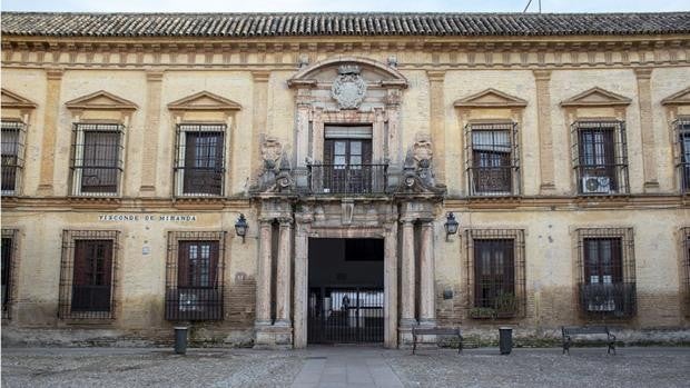 La histórica fachada de la plaza del Vizconde de Miranda de Córdoba se restaurará con ayuda municipal