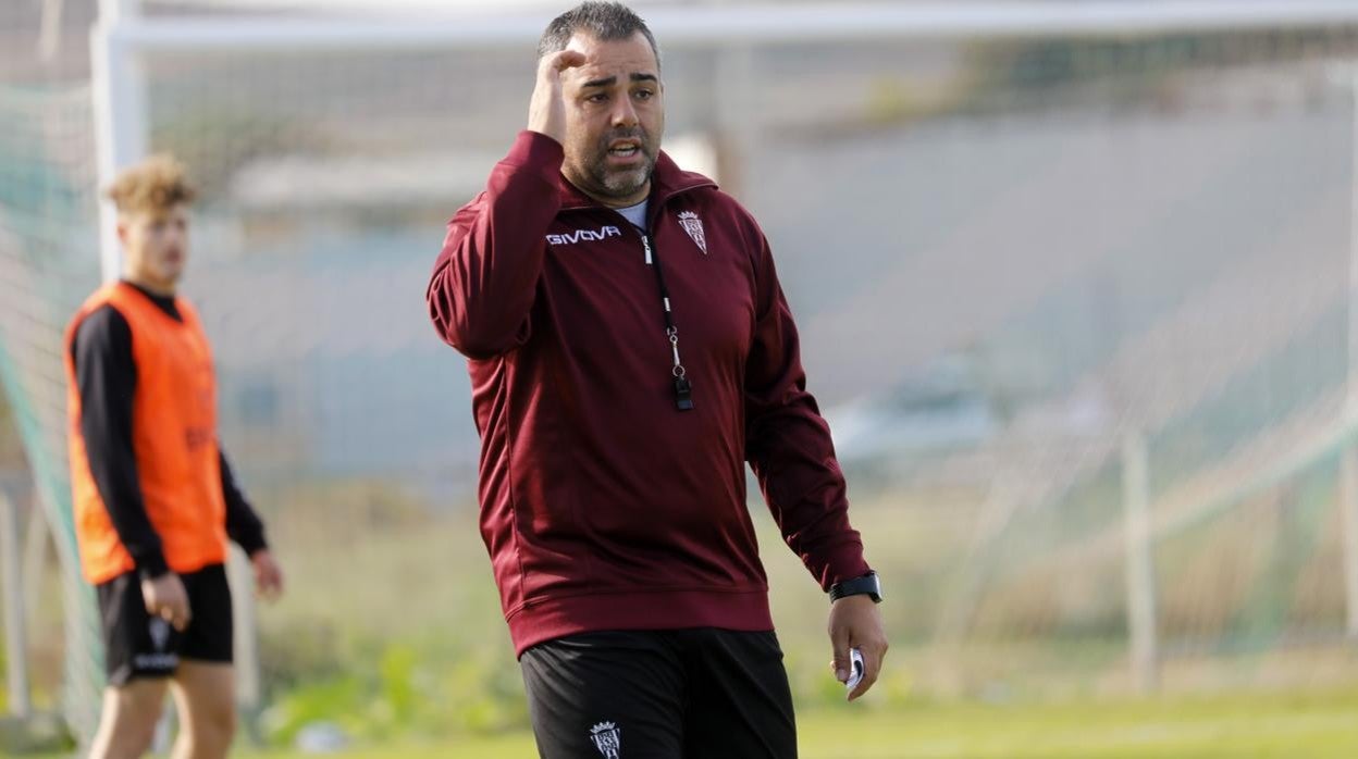 El entrenador del Córdoba CF, Germán Crespo, en el entrenamiento en la Ciudad Deportiva