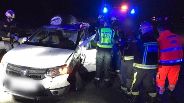 Accidente Córdoba | Herido leve el conductor de un turismo al chocar contra una furgoneta en la autovía