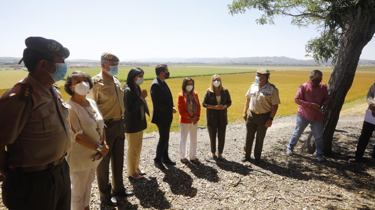 Visita de la ministra de Defensa en junio a los suelos donde se levantará la Base Logística