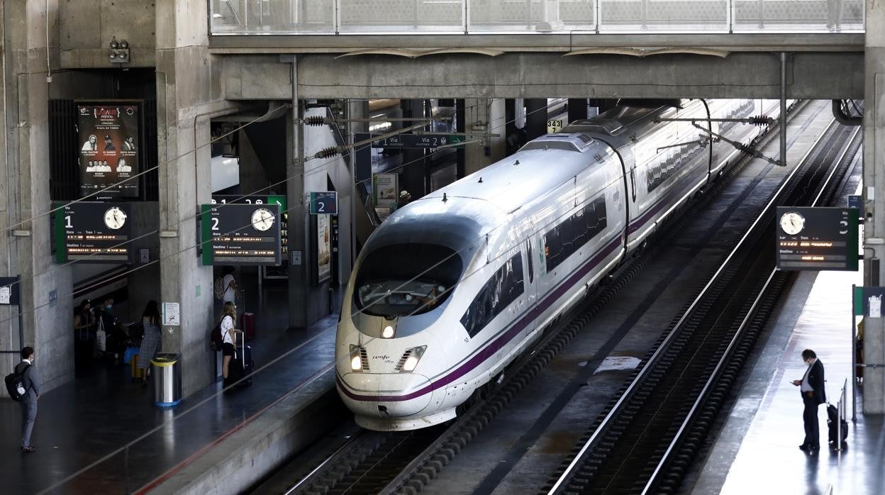 Tren en la estación del AVE en Córdoba