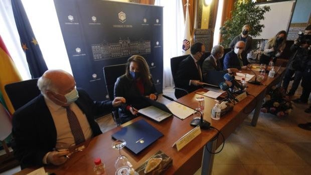 Junta y UCO piden fondos para instalar en Córdoba un centro de nuevas enfermedades como el Covid