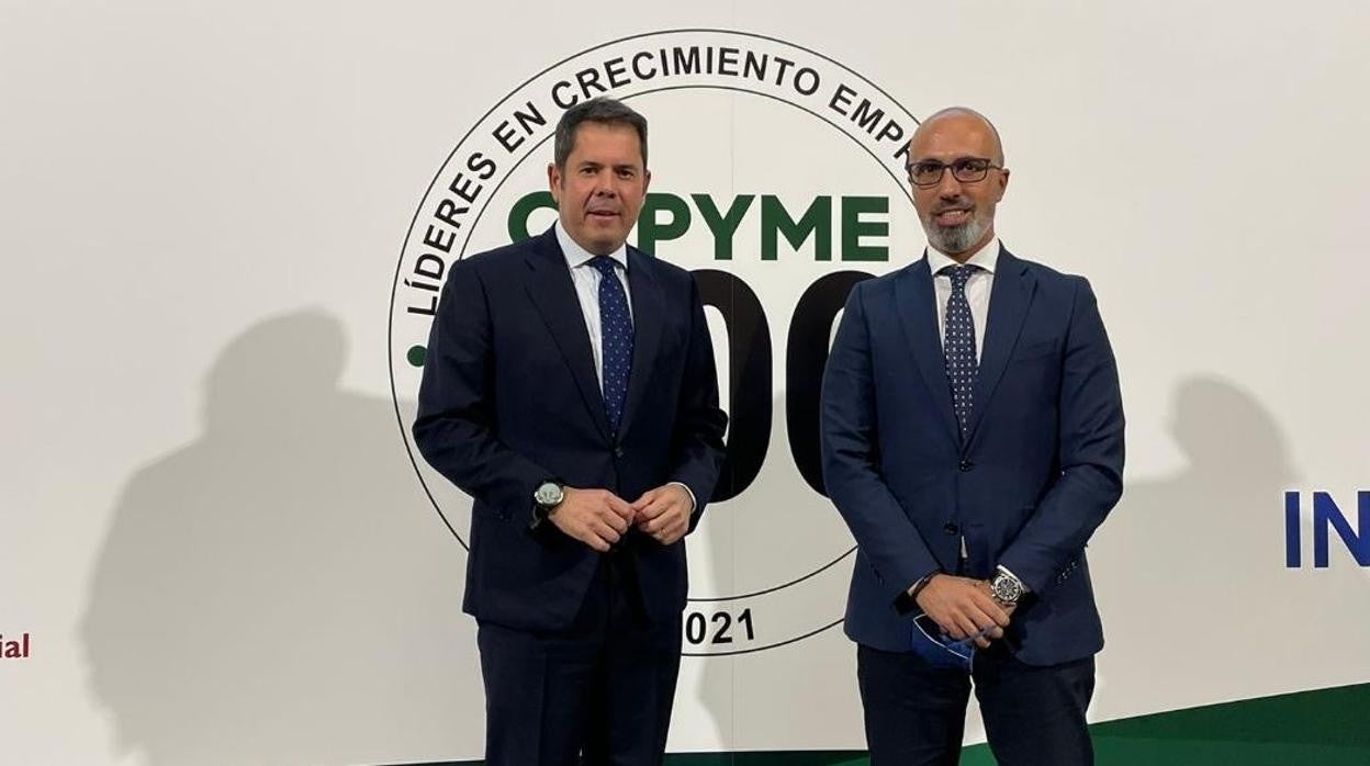 El consejero delegado de Vialterra, Juanma Bueno, a la derecha, junto al presidente de la Cepyme, Gerardo Cueva