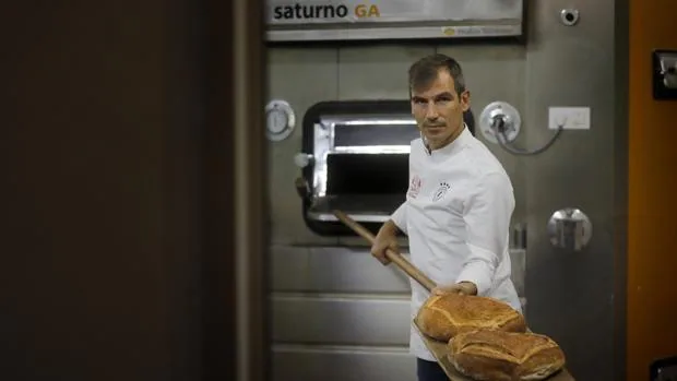 Contramiradas | Antonio Fernández, maestro panadero de Córdoba: «Hemos hecho pan con tinta de calamar»