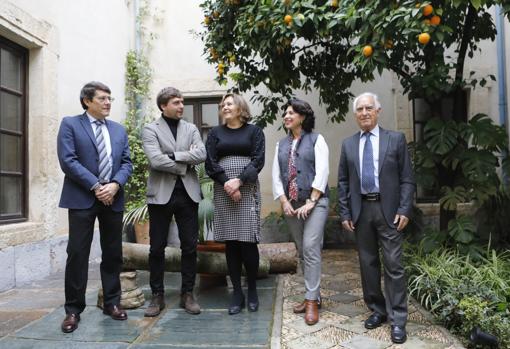 Moreno junto a Castro, Romero y López en un patio del hotel Hospes Palacio del Bailío V. Merino