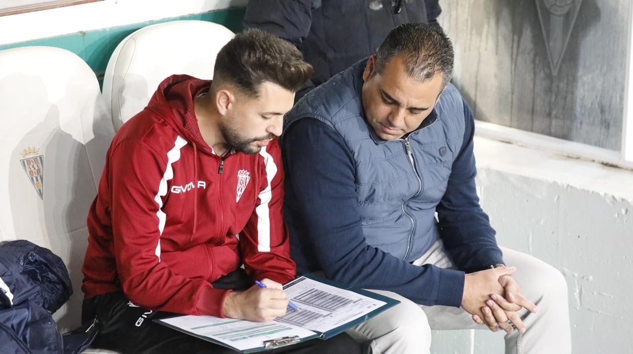 Germán Crespo junto a Óscar Ibáñez antes del inicio del choque