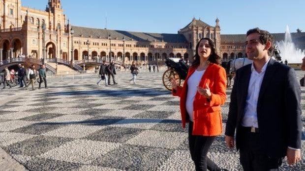 Inés Arrimadas confía en la palabra de Juanma Moreno de «agotar la legislatura»