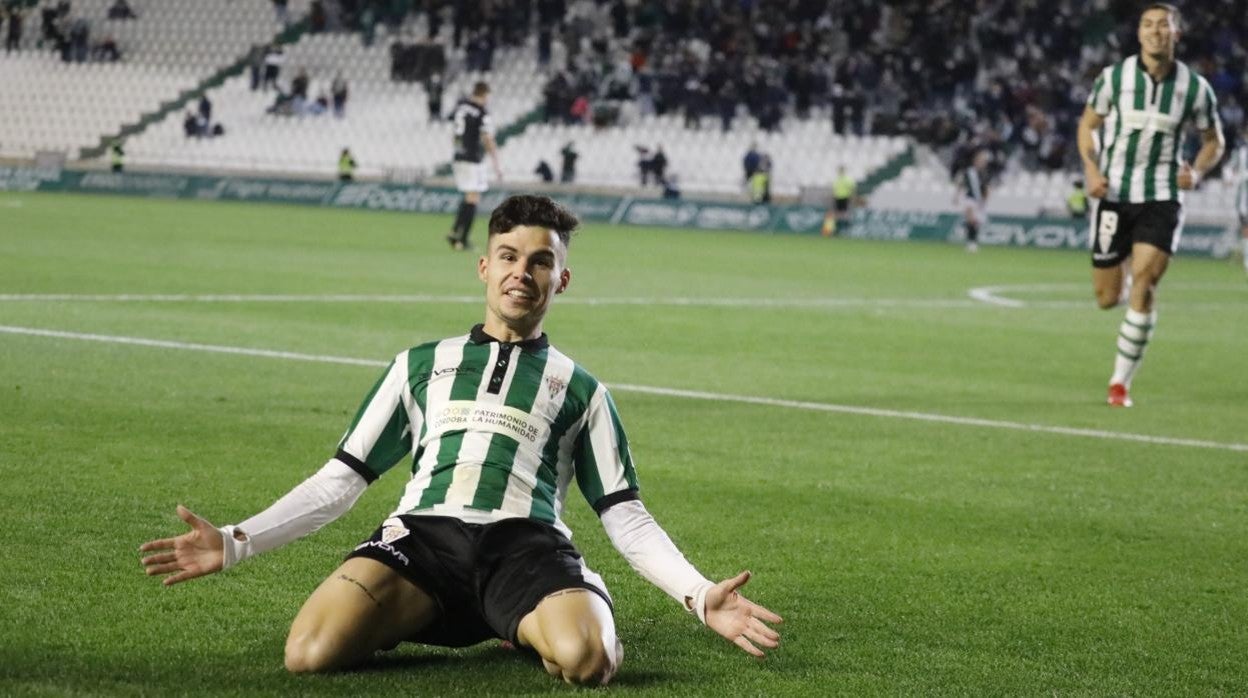 Luismi celebra el 2-0 que anotó para el Córdoba CF este sábado ante el Mérida