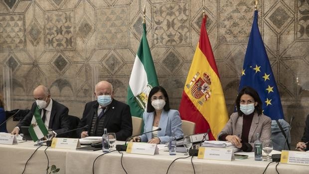 El Gobierno y las autonomías aprueban consejos pero no restricciones de cara a la Navidad