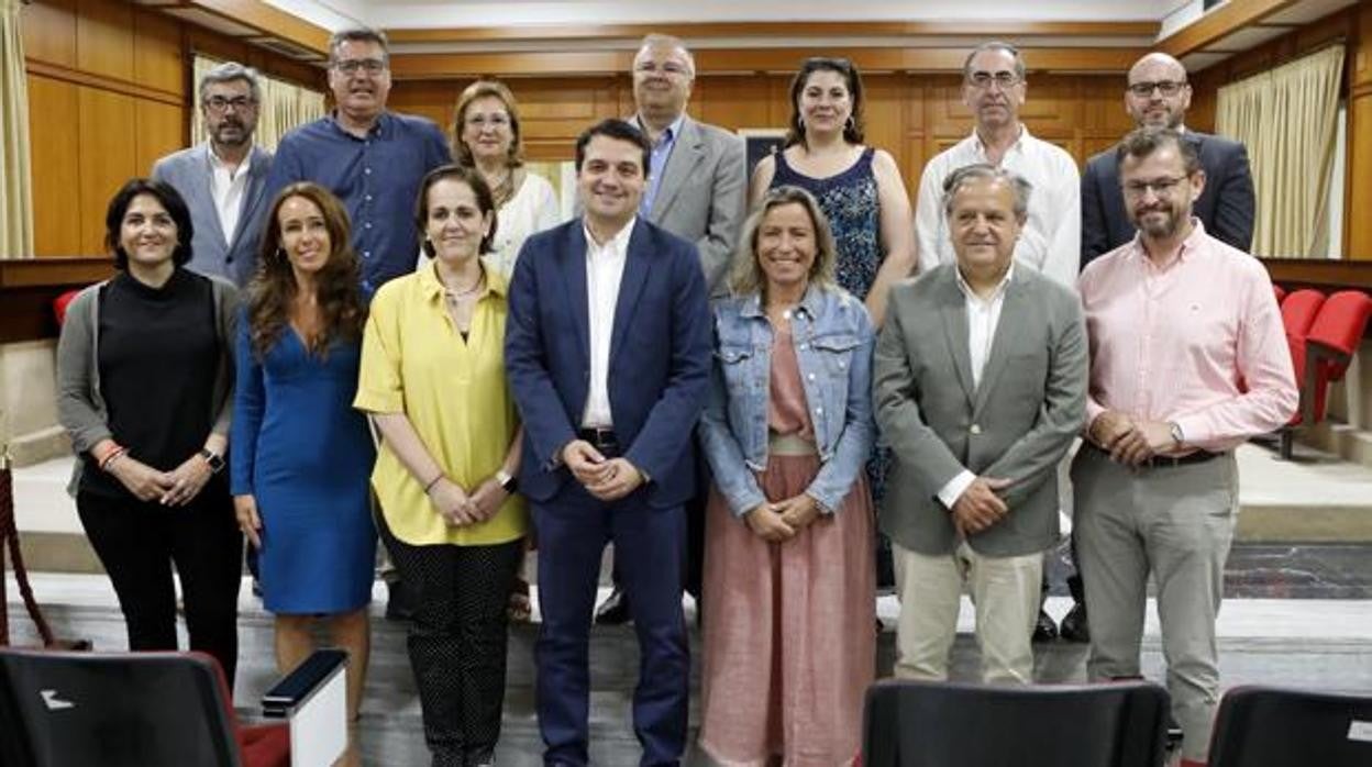 Foto de familia del cogobierno municipal en 2019