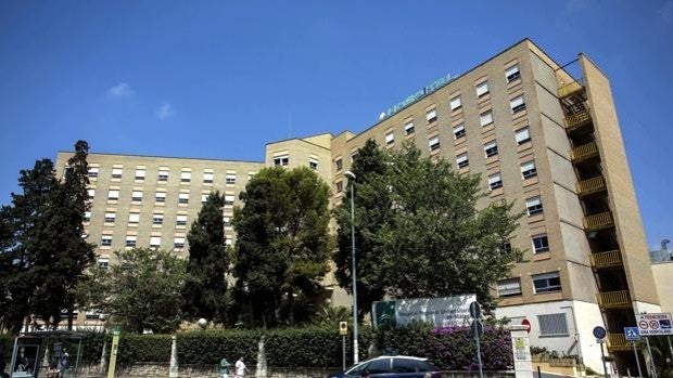 Los hospitales cancelan comidas de Navidad tras el brote de Covid entre los sanitarios de la UCI de Málaga