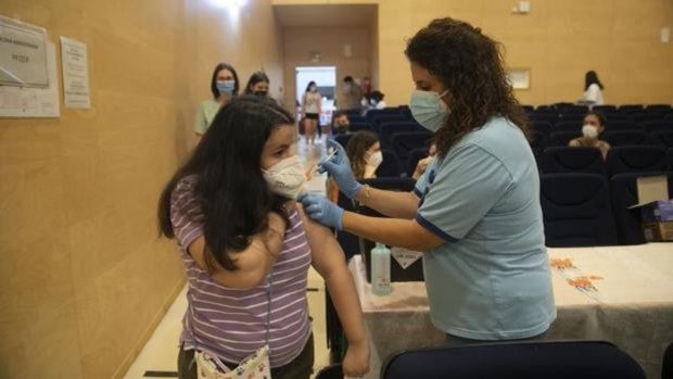 Andalucía perfila la fórmula para vacunar contra el Covid a los menores de 12 años desde el 15 de diciembre