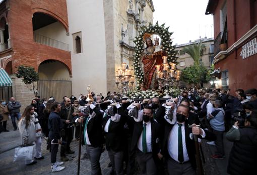 La imagen de San José Artesano, en su traslado a la Catedral de Córdoba