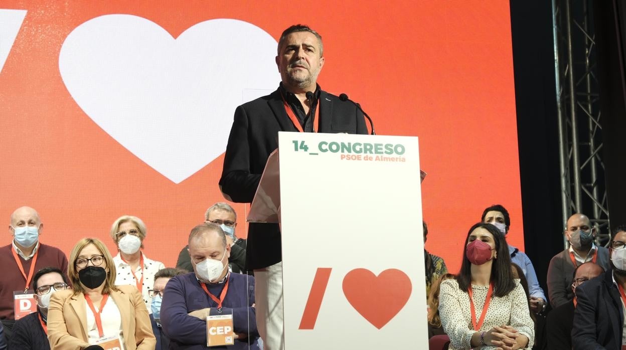 Juan Antonio Lorenzo ha sido proclamado nuevo secretario del PSOE en Almería.