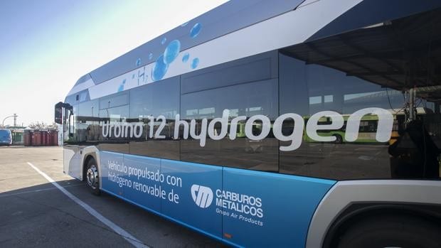 Aucorsa prueba en Córdoba un nuevo autobús impulsado por hidrógeno que solo emite vapor de agua